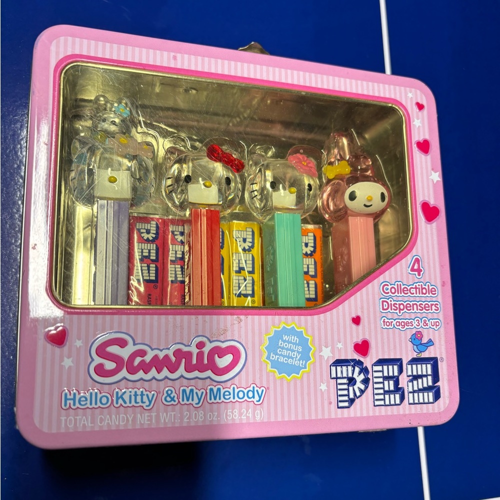 Hello kitty pez dispenser lunch box set